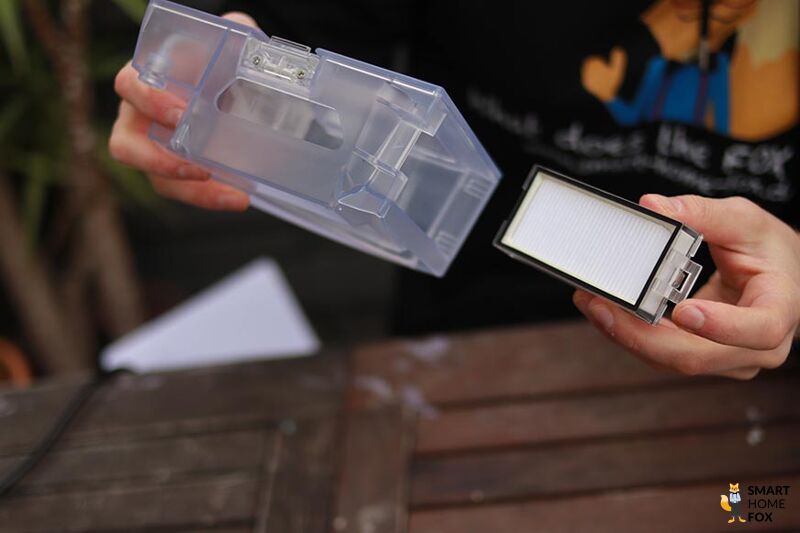 The HEPA filter of the Roborock Q7 Max is being held.